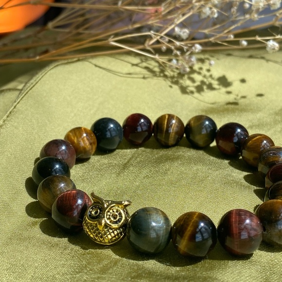 Tri Color Tigers Eye Gemstone Bracelet With Gold Owl Charm - Picture 3 of 6